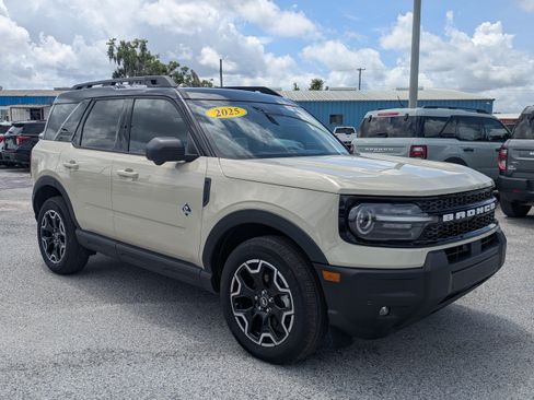 Used 2025 Ford Bronco Sport Outer Banks w/ Outer Banks Tech Package+ AWD/4WD image 2