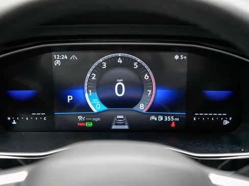 Used 2024 Volkswagen Jetta SE image 32