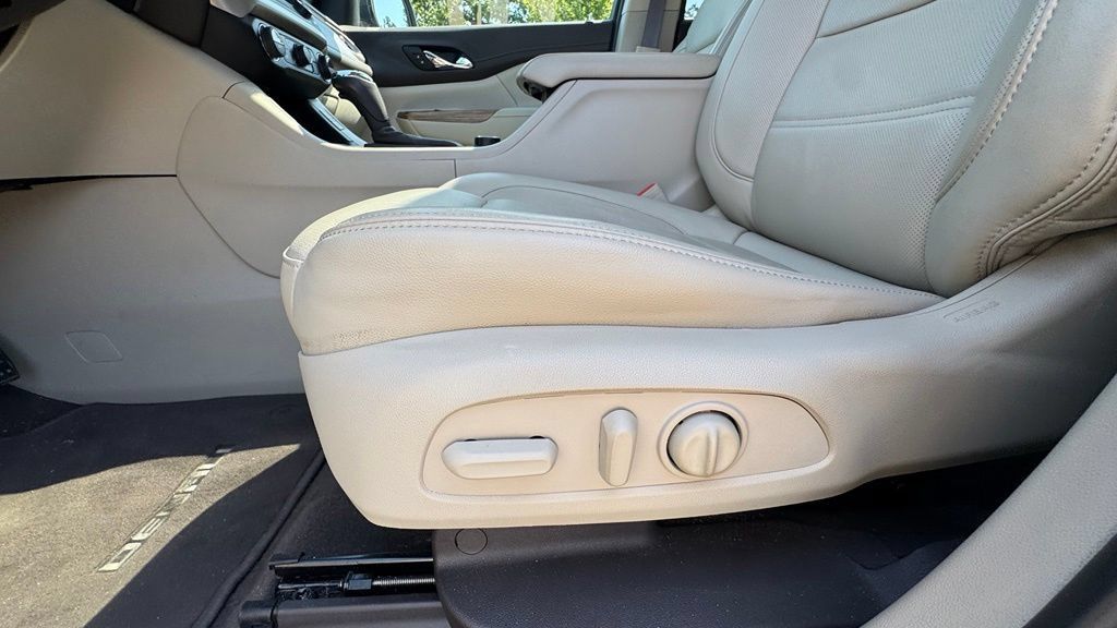 Used 2019 GMC Acadia Denali w/ Technology Package FWD image 23
