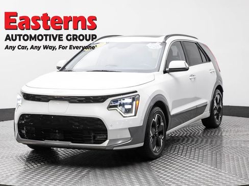 Used 2023 Kia Niro Wave FWD image 1