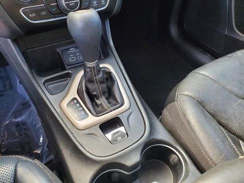 Used 2015 Jeep Cherokee Limited w/ Luxury Group image 26