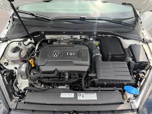 Used 2016 Volkswagen GTI SE FWD image 9
