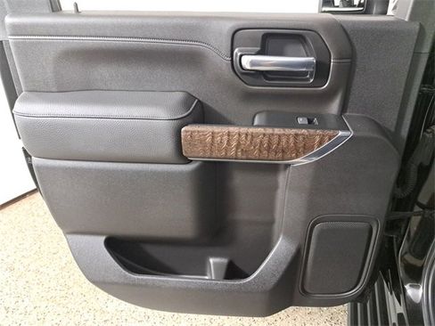 Used 2022 GMC Sierra 2500 Denali w/ Denali Black Diamond Edition image 14