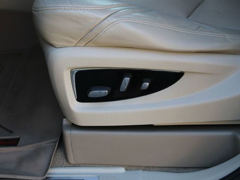 Used 2015 Cadillac Escalade ESV Premium image 9