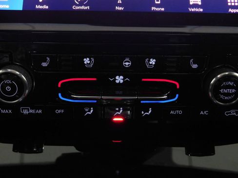 Used 2024 Jeep Grand Cherokee Summit AWD/4WD image 44