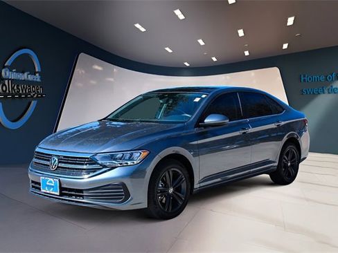 Used 2024 Volkswagen Jetta SE image 8