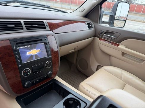 Used 2014 Chevrolet Silverado 2500 LTZ w/ LTZ Plus Package image 26