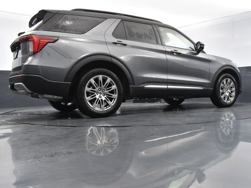 New 2026 Ford Explorer Platinum image 2