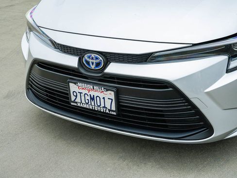 Certified 2025 Toyota Corolla LE FWD image 9