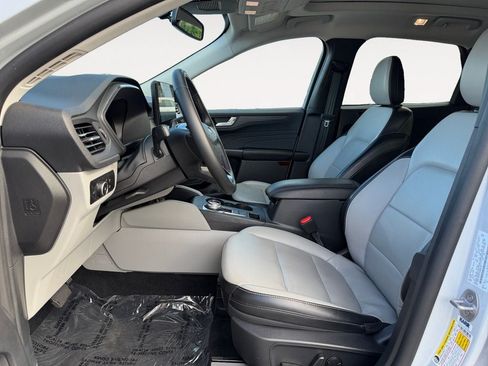 Used 2025 Ford Escape Platinum AWD/4WD image 6