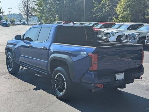 Used 2025 Toyota Tacoma TRD Off-Road AWD/4WD image 5