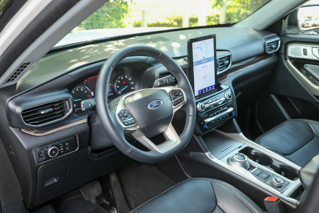 Certified 2023 Ford Explorer Limited w/ Limited Technology Package AWD/4WD image 30