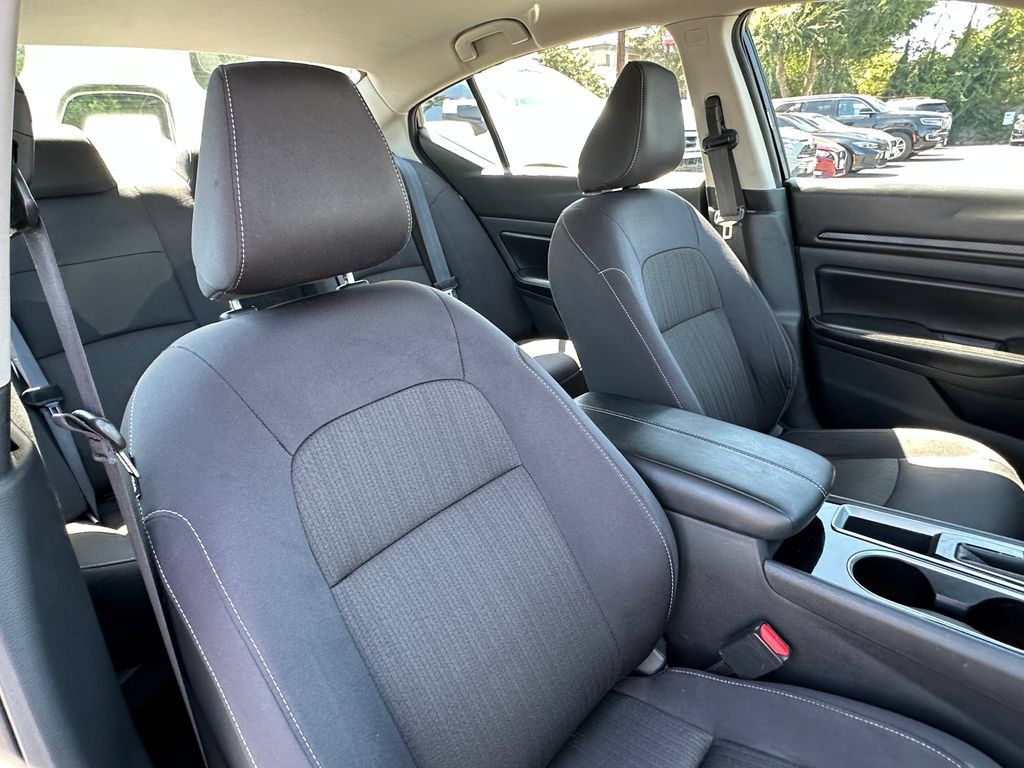 Used 2024 Nissan Altima 2.5 SV FWD image 16