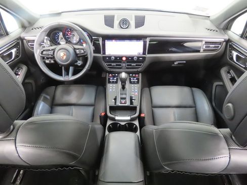 Certified 2026 Porsche Macan AWD/4WD image 14