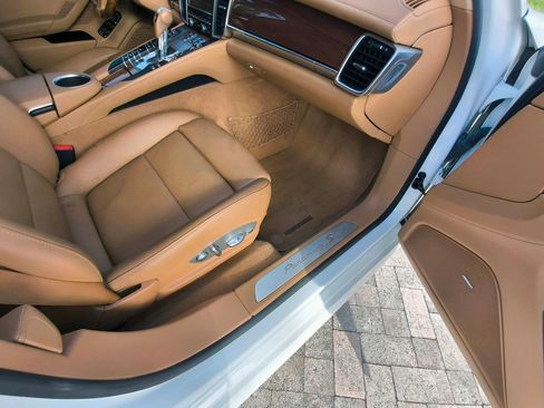Used 2015 Porsche Panamera S RWD image 42