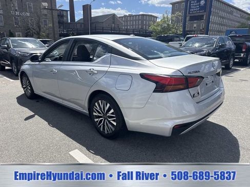 Used 2024 Nissan Altima 2.5 SV FWD image 9