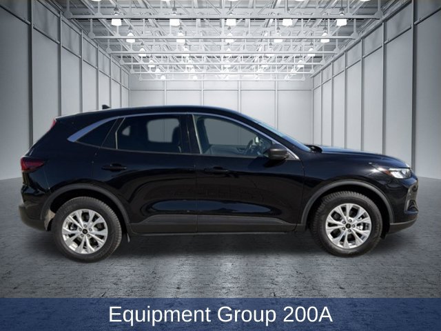 Used 2023 Ford Escape Active w/ Tech Pack #1 AWD/4WD image 2