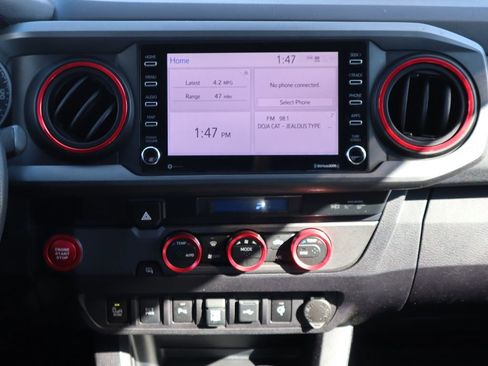 Used 2021 Toyota Tacoma TRD Sport w/ Technology Package image 14