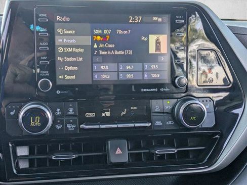 Used 2022 Toyota Highlander XLE image 11