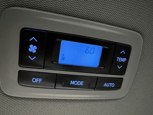 Used 2019 Toyota Sienna XLE image 14