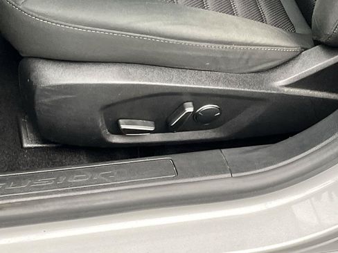 Used 2018 Ford Fusion SE FWD image 10