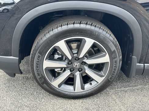 Used 2023 Honda Pilot Touring image 11