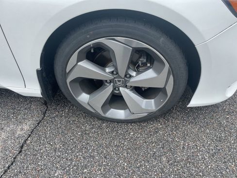 Used 2018 Honda Accord Touring image 16