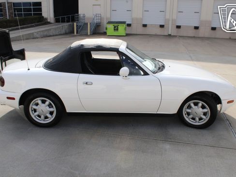 Used 1990 MAZDA MX-5 Miata image 17