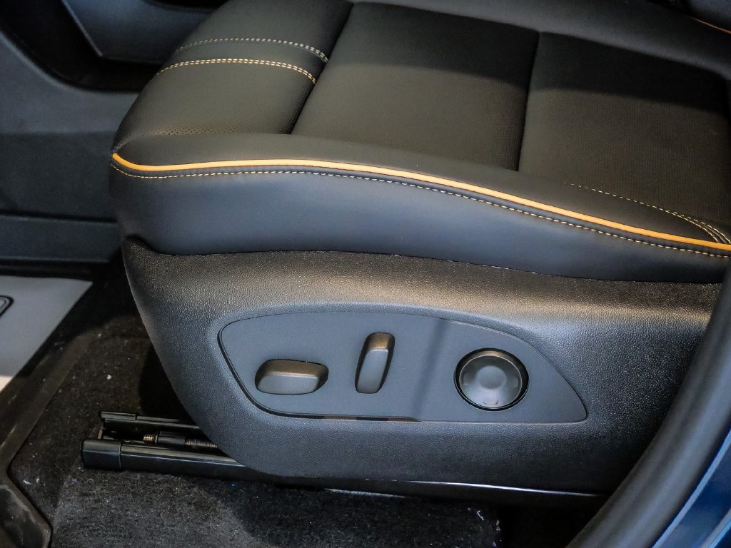 New 2027 Chevrolet Traverse High Country w/ LPO, Floor Liner Package AWD/4WD image 31