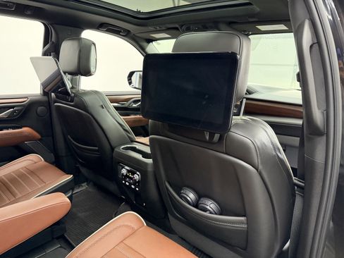 Used 2023 GMC Yukon XL Denali Ultimate w/ LPO, Floor Liner Package image 6