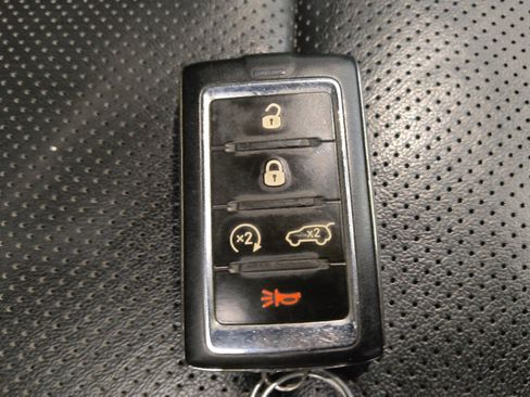 Used 2021 Jeep Grand Cherokee L Limited w/ Luxury Tech Group II image 32