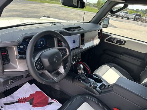 New 2026 Ford Bronco Outer Banks w/ Sasquatch Package AWD/4WD image 11
