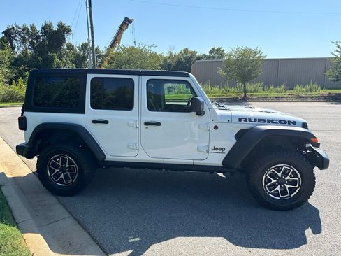Used 2024 Jeep Wrangler Unlimited Rubicon w/ Technology Group AWD/4WD image 8