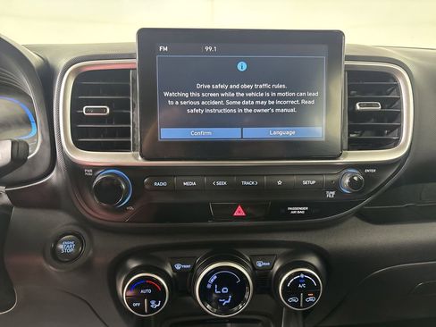 Used 2025 Hyundai Venue SEL FWD image 16