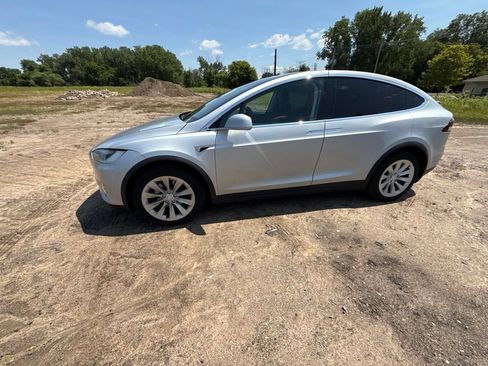Used 2016 Tesla Model X 75D AWD/4WD image 5