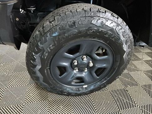 Used 2022 Jeep Gladiator Sport AWD/4WD image 9