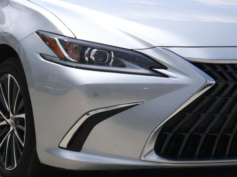 Used 2025 Lexus ES 350 w/ Premium Package FWD image 8