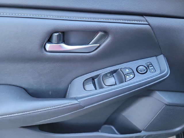 Used 2025 Nissan Sentra SV FWD image 12