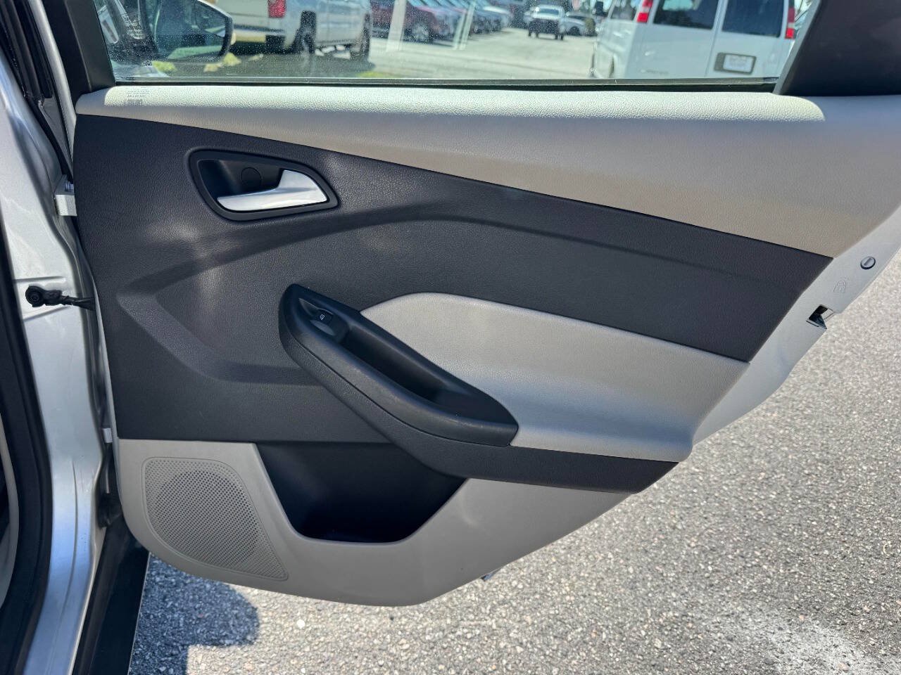 Used 2014 Ford Focus SE FWD image 25
