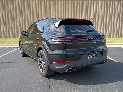 Certified 2025 Porsche Cayenne AWD/4WD image 3