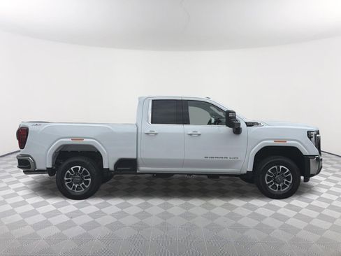 New 2026 GMC Sierra 2500 SLE w/ Preferred Package AWD/4WD image 7