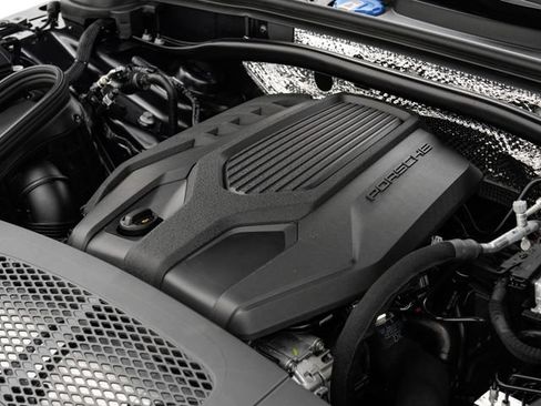 Certified 2026 Porsche Macan AWD/4WD image 29
