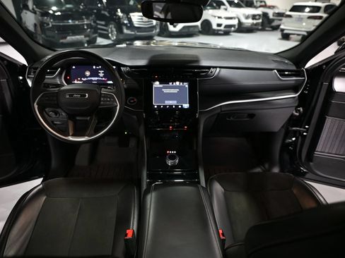 Used 2023 Jeep Grand Cherokee Altitude AWD/4WD image 18