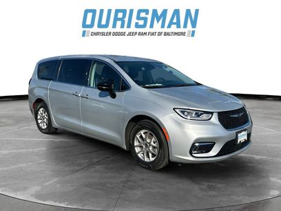 Used 2024 Chrysler Pacifica Touring-L