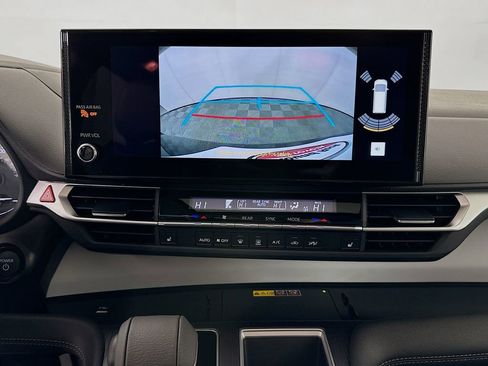 Used 2025 Toyota Sienna XLE w/ XLE Plus Package image 13