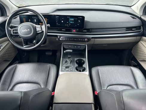 Used 2025 Kia Carnival FWD image 13