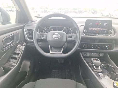 Used 2025 Nissan Rogue S AWD/4WD image 13