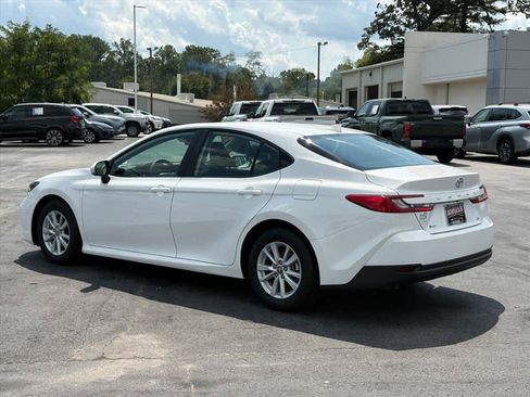 Used 2026 Toyota Camry LE FWD image 28