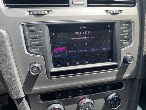 Used 2017 Volkswagen Golf SE FWD image 17