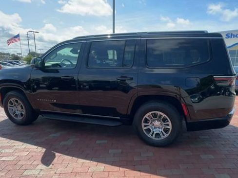 Used 2023 Jeep Wagoneer 2WD image 8